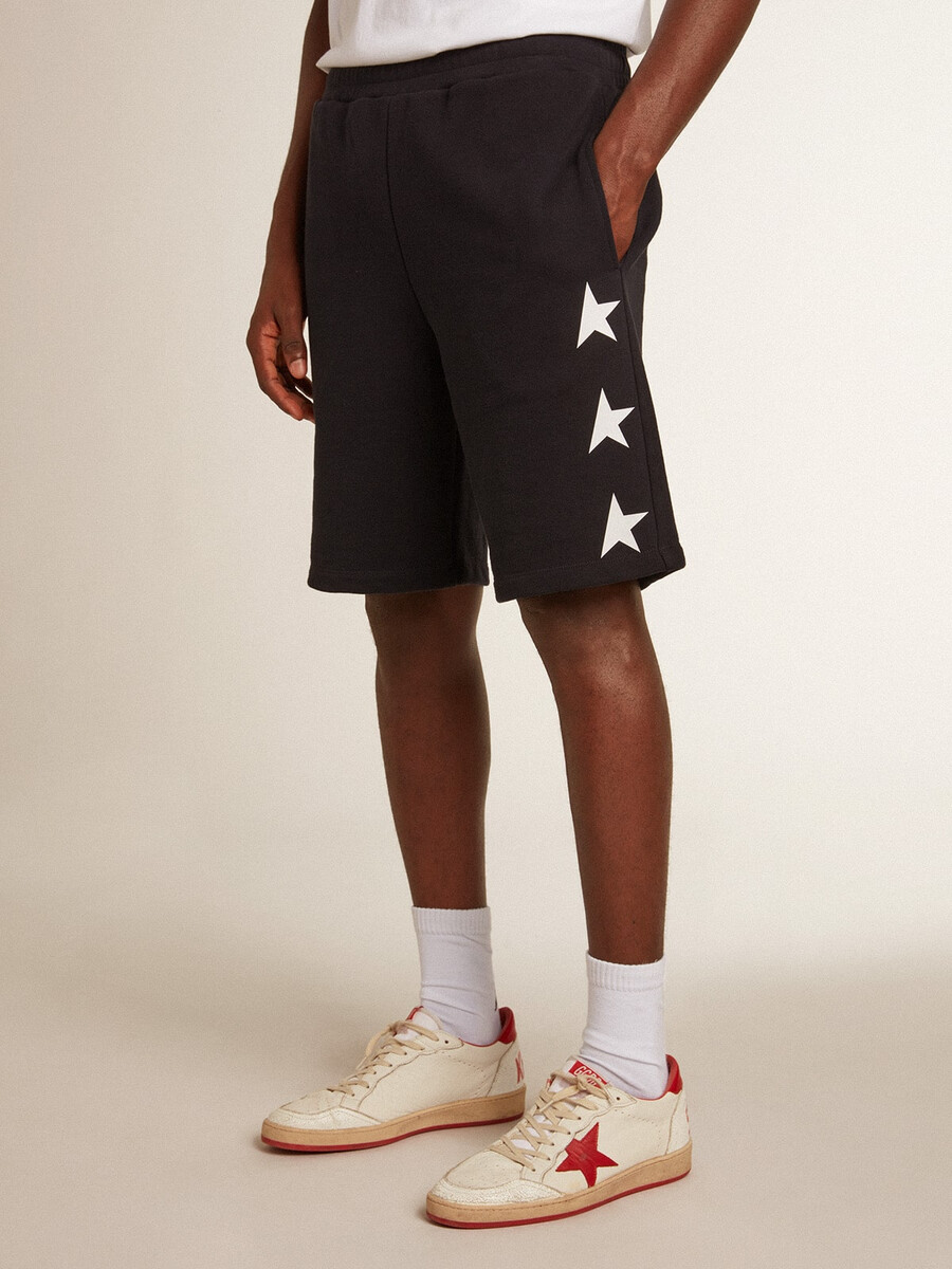bermuda masculina preta com estrelas brancas