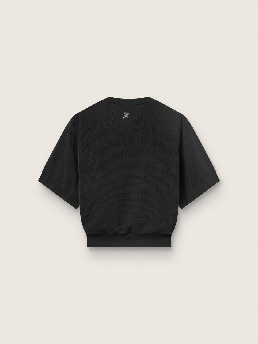 camiseta esportiva cropped preta feminina