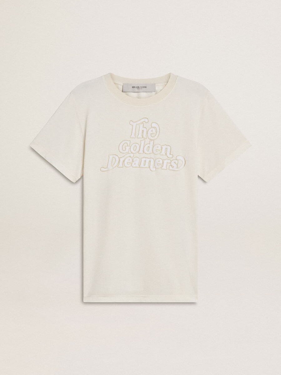 camiseta branca feminina com estampa na frente.