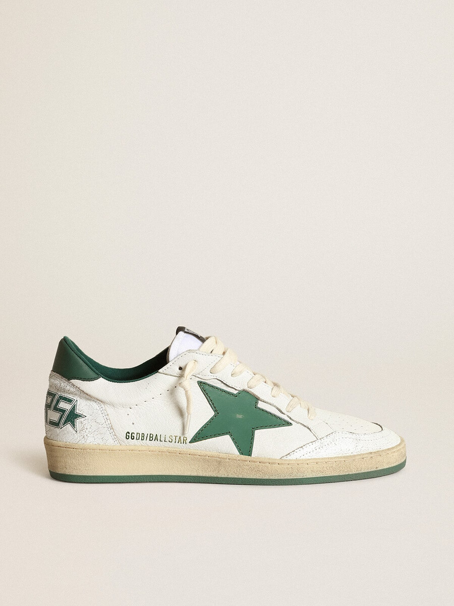 tênis ball star masculino em couro napa branco com estrela em couro verde e detalhe no calcanhar.