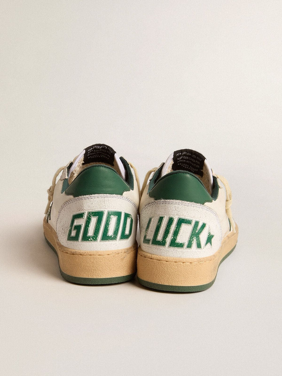 tênis ball star wishes masculino em couro napa branco com estrela de couro verde e detalhe no calcanhar.