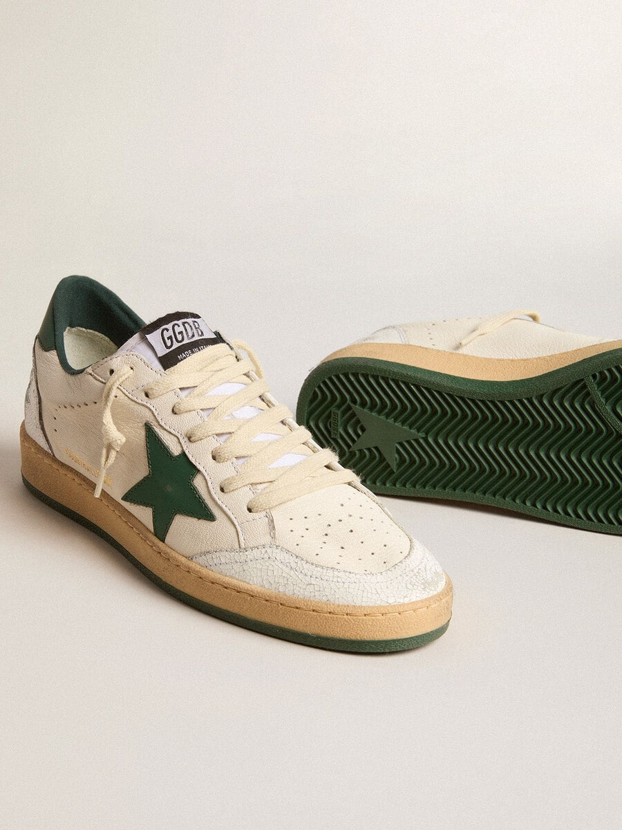 tênis ball star wishes masculino em couro napa branco com estrela de couro verde e detalhe no calcanhar.