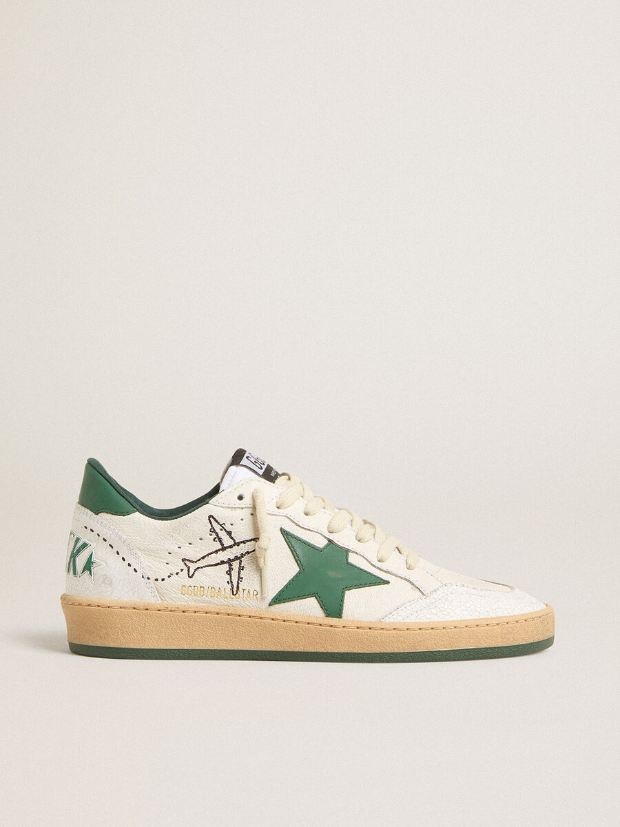 tênis ball star wishes masculino em couro napa branco com estrela de couro verde e detalhe no calcanhar.