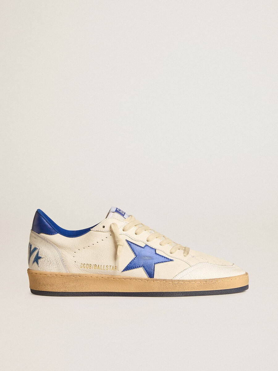 tênis ball star wishes masculino em couro napa branco com estrela azul brilhante e detalhe no calcanhar.