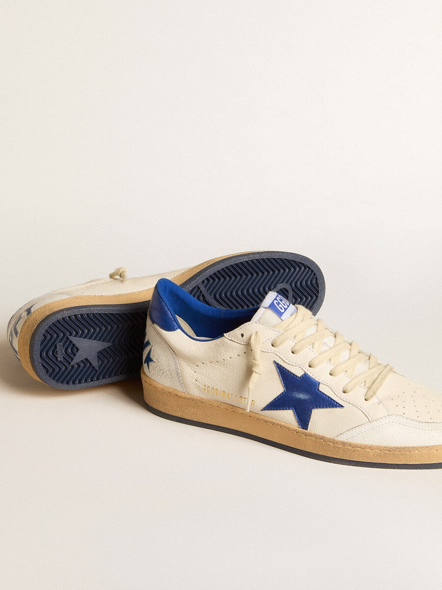 tênis ball star wishes masculino em couro napa branco com estrela azul brilhante e detalhe no calcanhar.