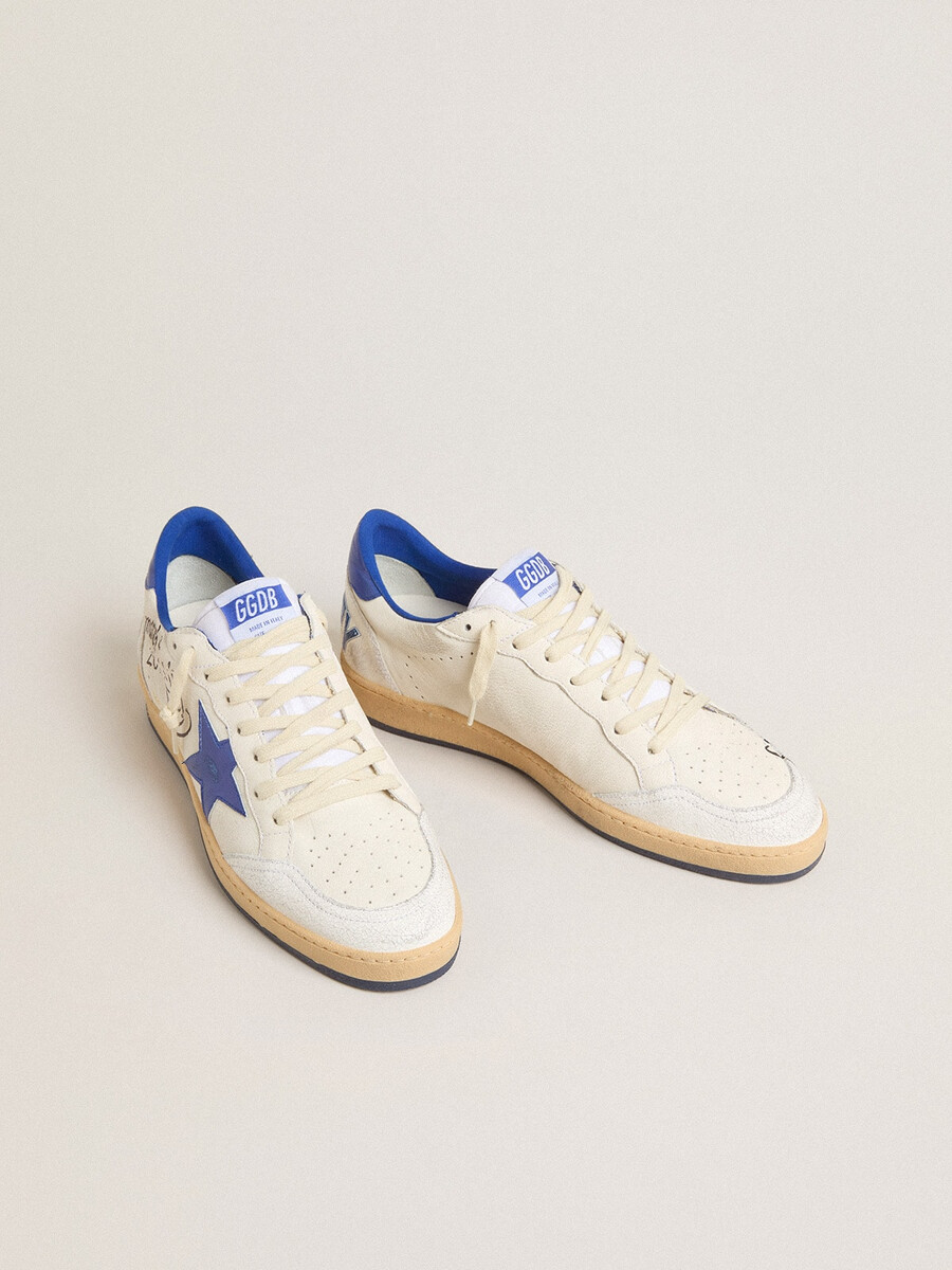 tênis ball star wishes masculino em couro napa branco com estrela azul brilhante e detalhe no calcanhar.