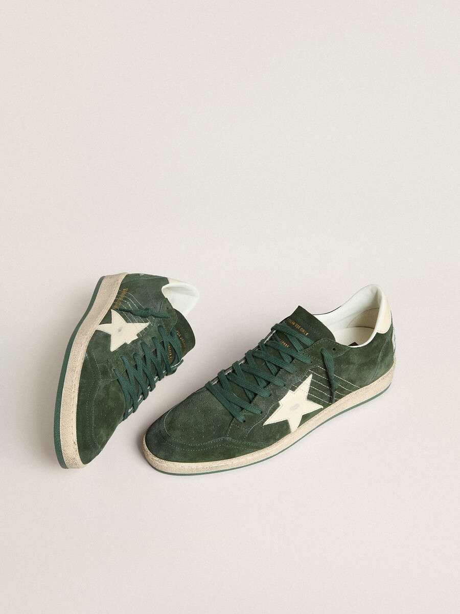 tênis ball star masculino em camurça verde com estrela de couro branco e detalhe no calcanhar.