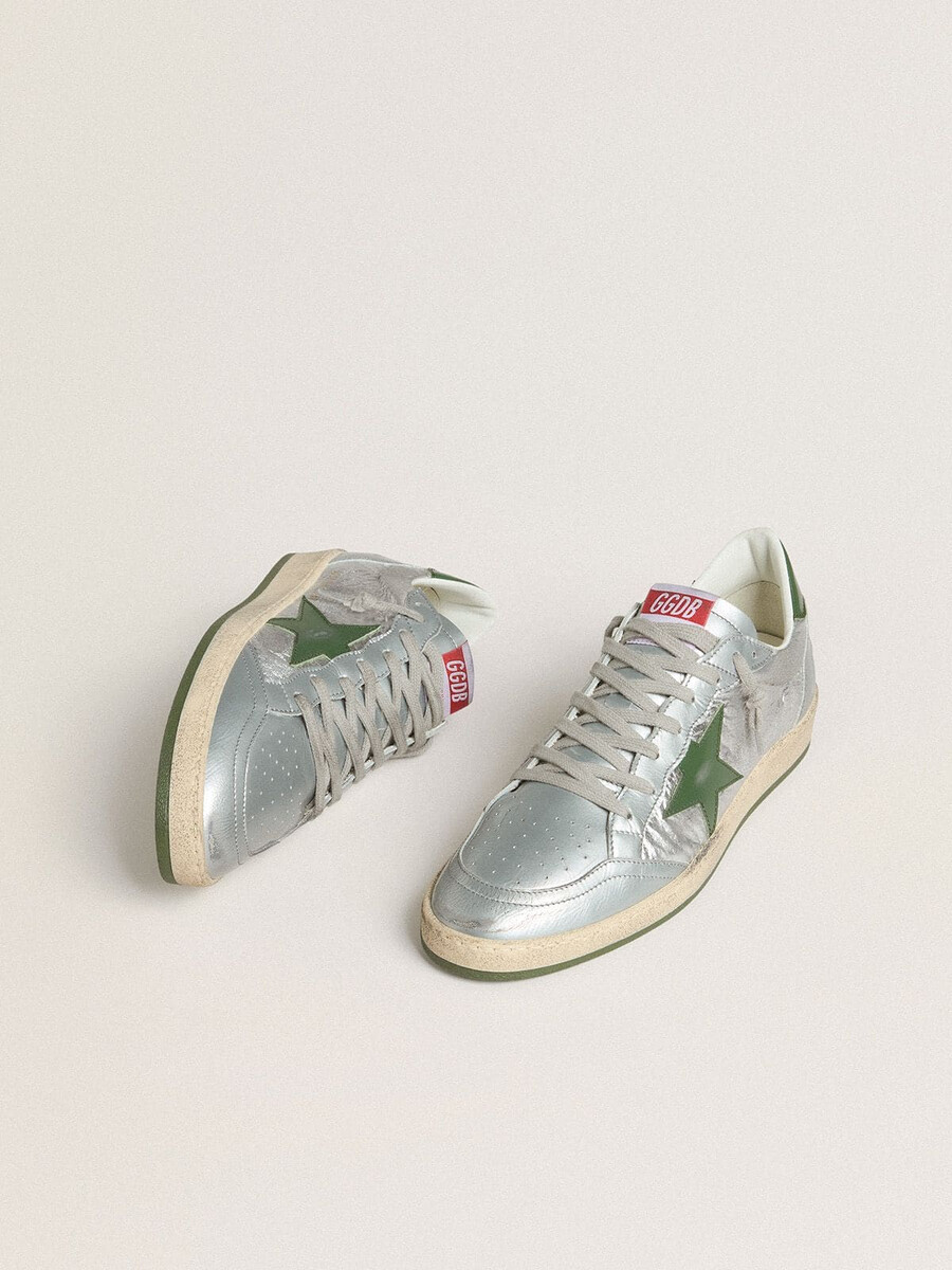 tênis ball star masculino em nylon prateado com estrela em couro verde e detalhe no calcanhar.