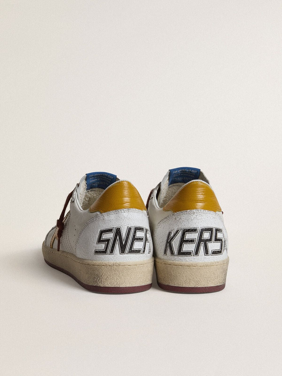 tênis ball star masculino em couro napa branco com estrela em couro amarelo com estampa animal e detalhe no calcanhar.