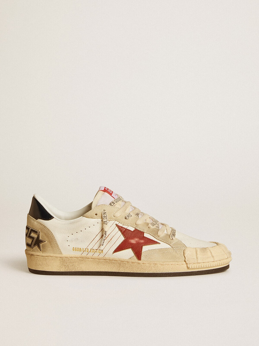 tênis ball star ltd masculino em couro napa com estrela de couro vermelha e detalhe de couro no calcanhar.