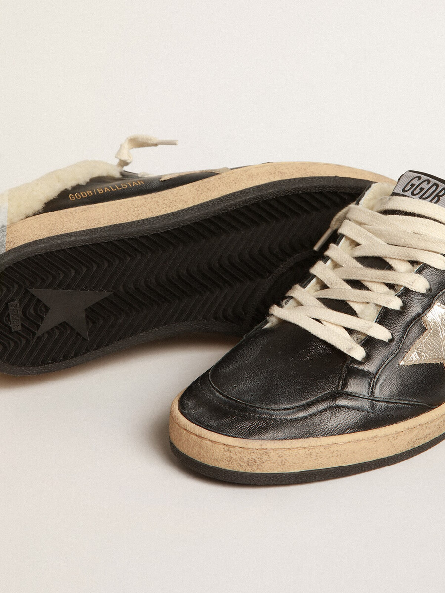 sapatos ball star em napa com estrela de platina e forro de pele de carneiro.