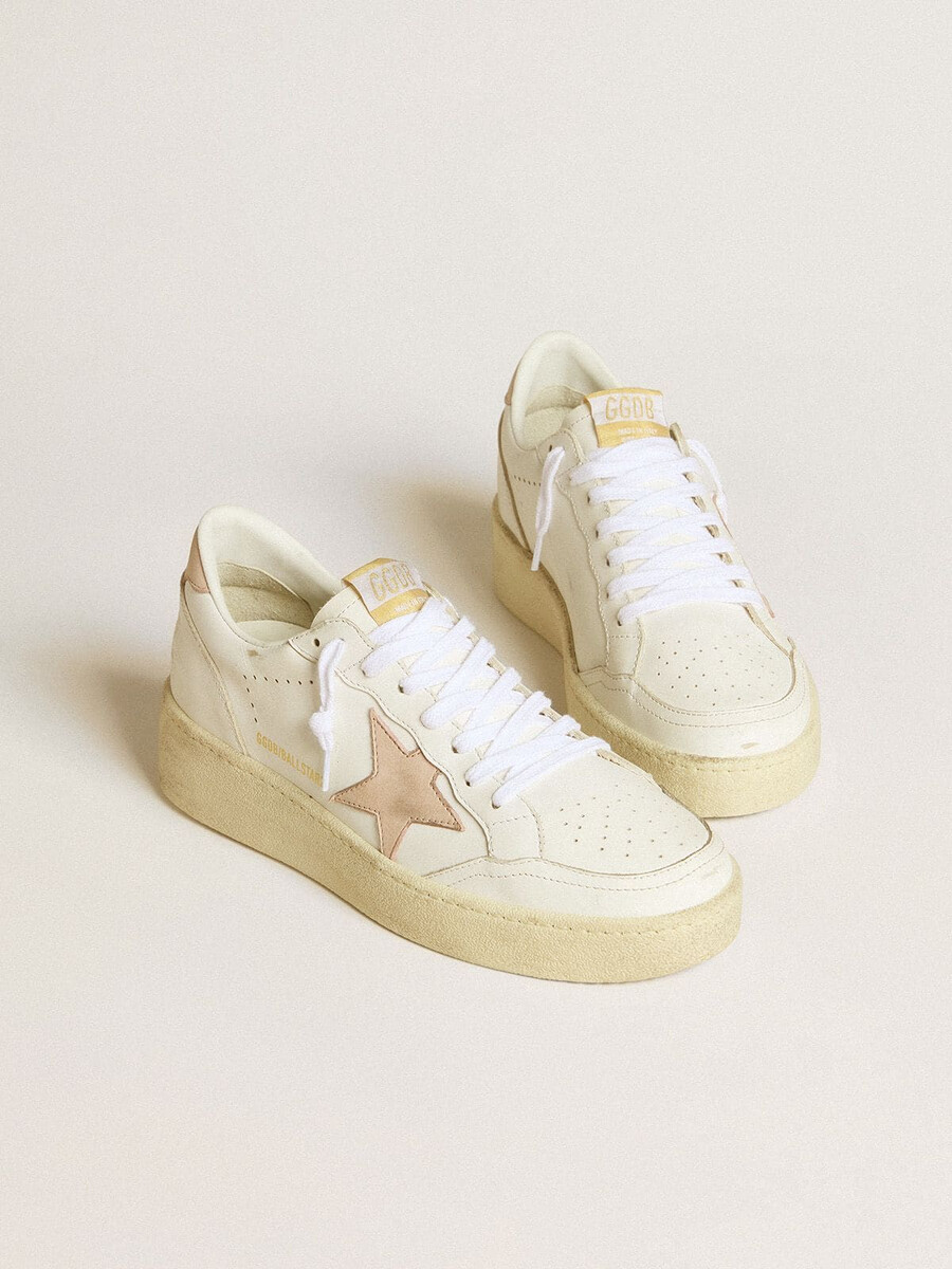 tênis ball star feminino com estrela em nobuck rosa e detalhe no calcanhar.