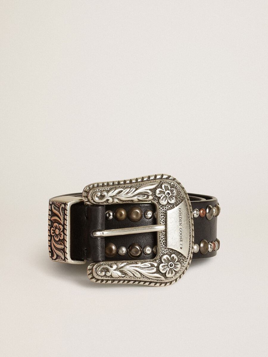 cinto feminino em couro preto com tachas.
