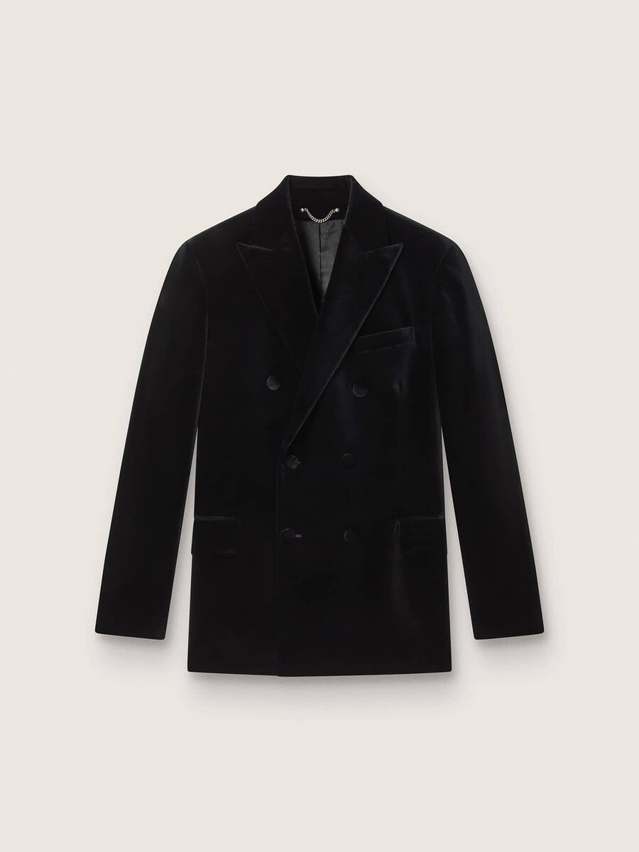 blazer masculino de veludo preto com abotoamento duplo e lapelas de cetim preto.