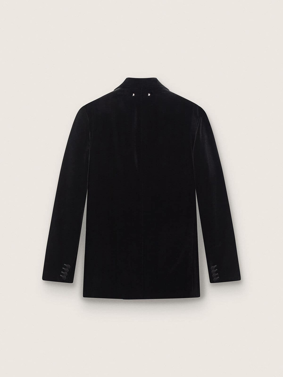 blazer masculino de veludo preto com abotoamento duplo e lapelas de cetim preto.