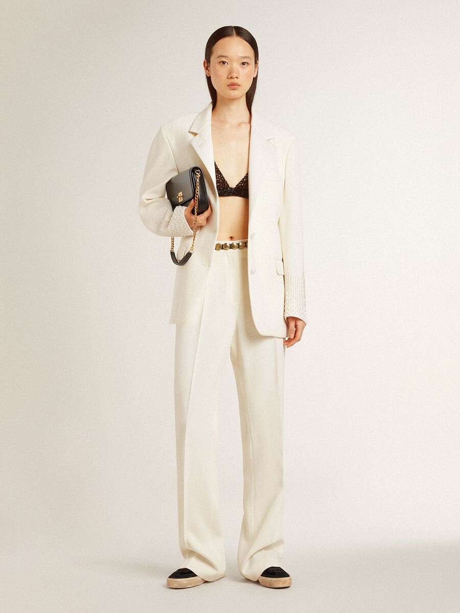 blazer oversized de abotoamento simples em branco com efeito seda e bordados.
