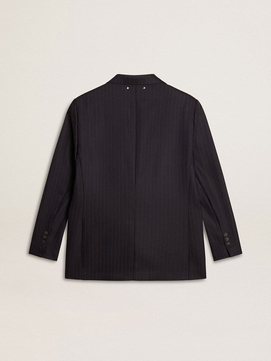 blazer feminino azul-marinho de lã com abotoamento simples.