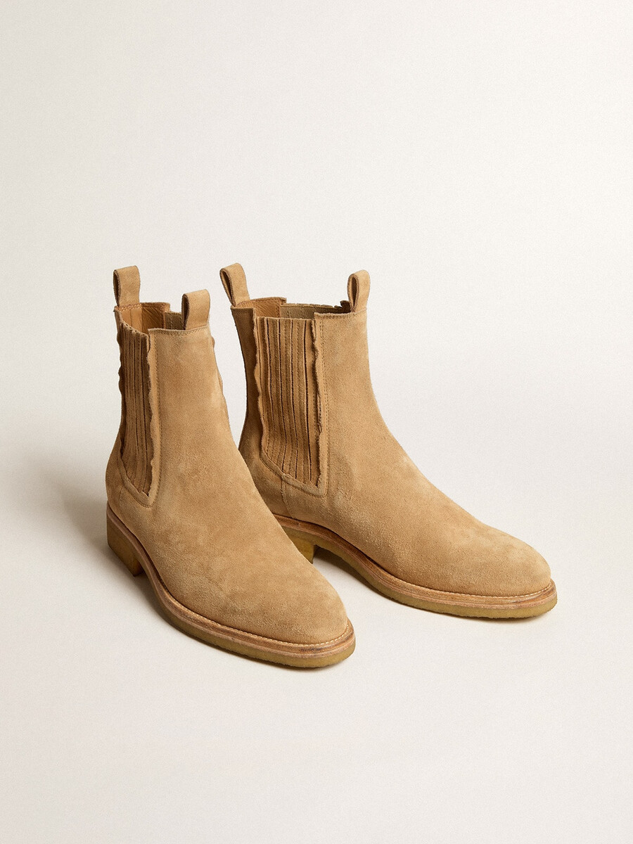 botas chelsea em camurça cor tabaco
