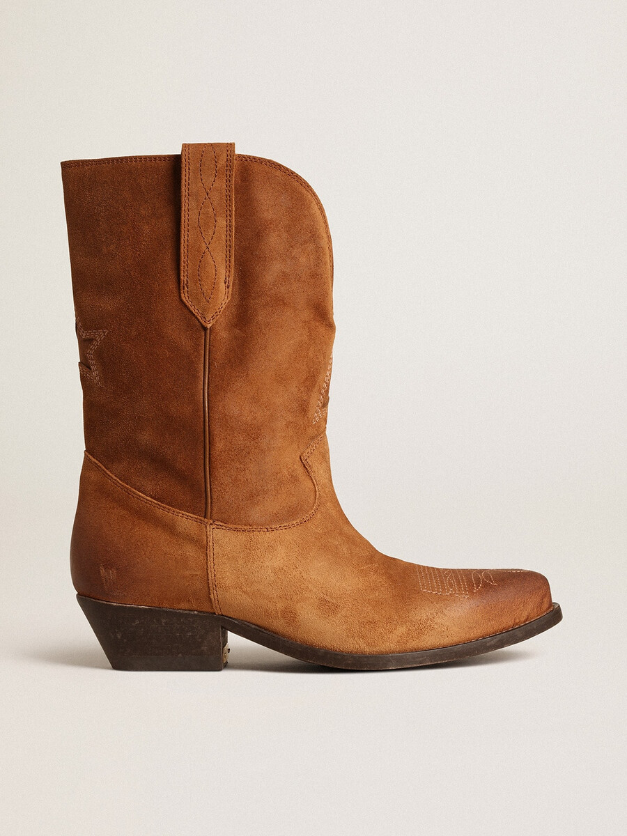 botas low wish star em camurça cor conhaque com estrela incrustada