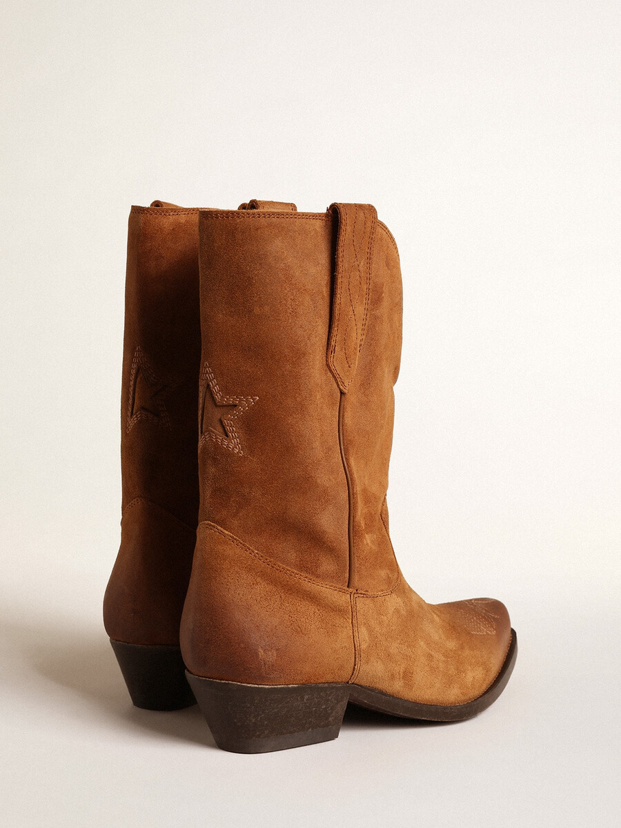 botas low wish star em camurça cor conhaque com estrela incrustada