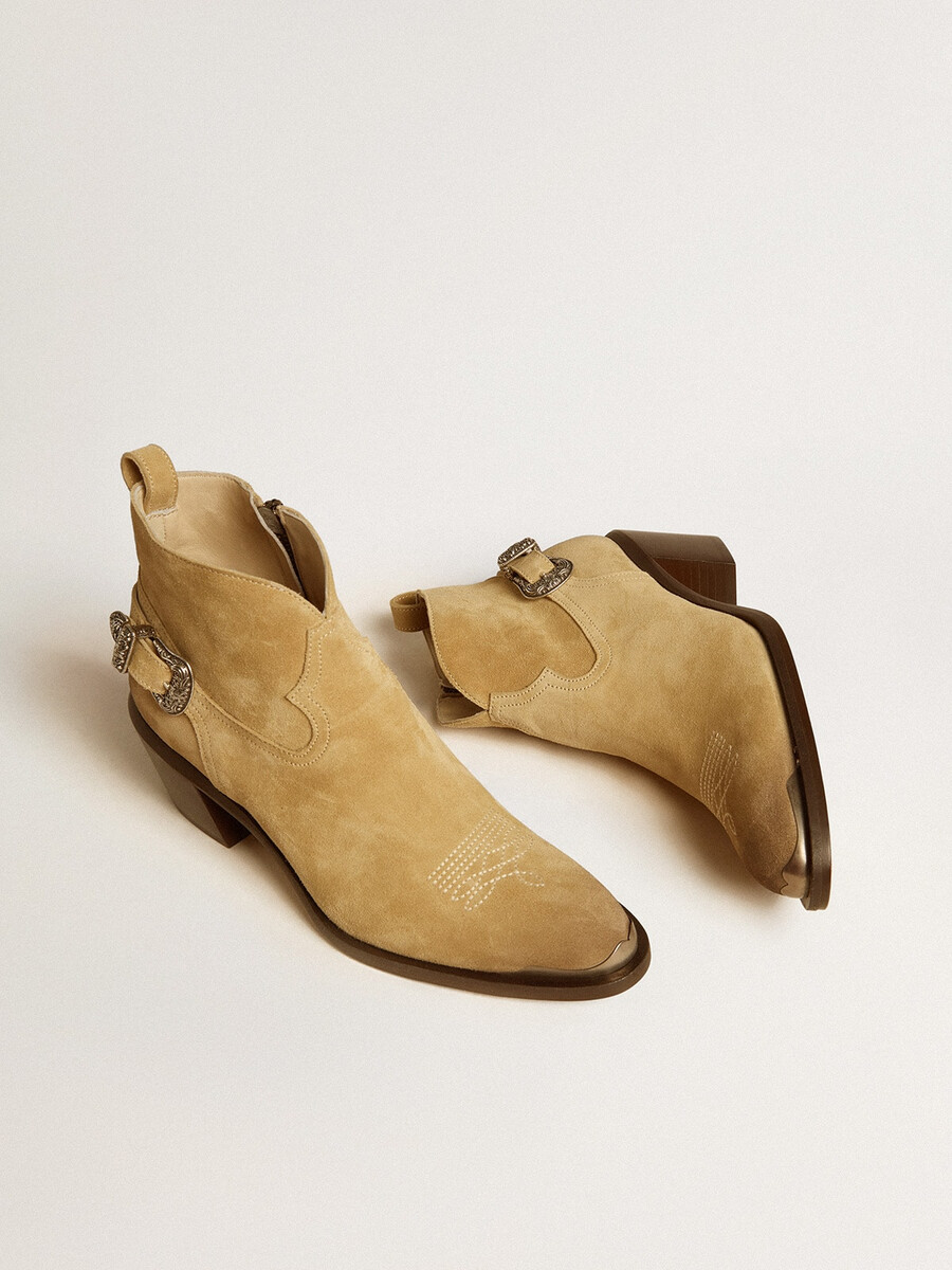 botas de cano curto patty em camurça encerada cor areia