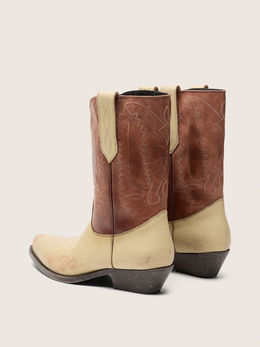 botas baixas wish star femininas em couro bege e marrom com bordado.