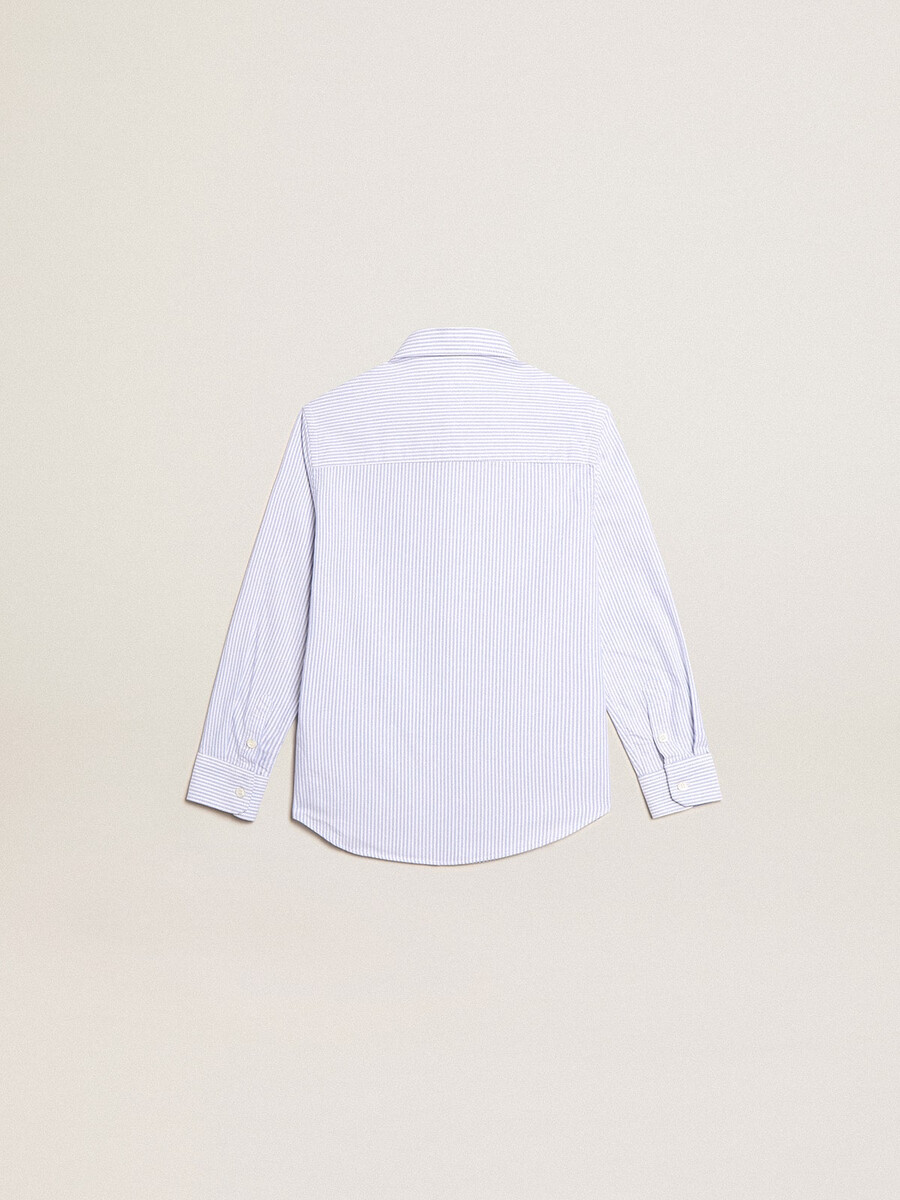 camisa infantil com listras azul-claras