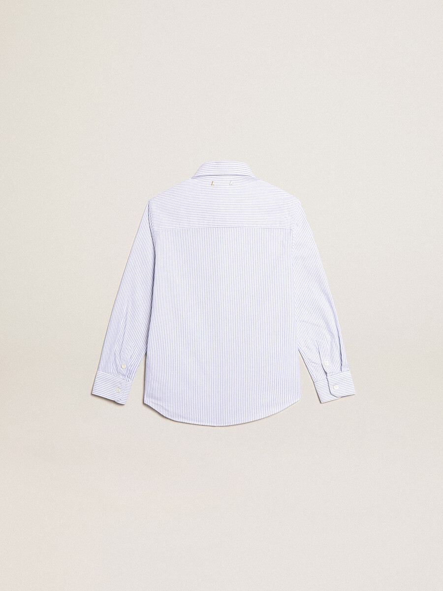 camisa infantil com listras azul-claras