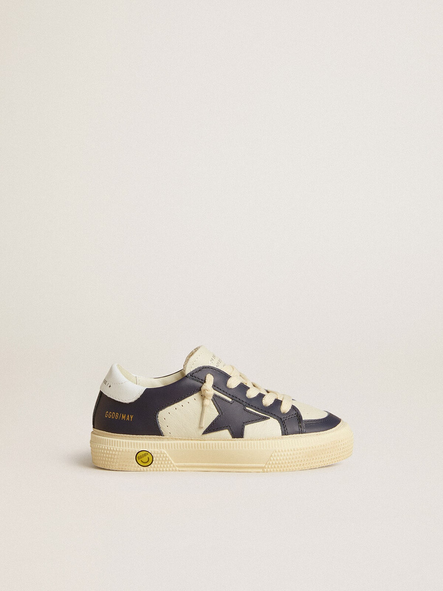 may junior em couro branco e azul com estrela de couro e detalhe no calcanhar.