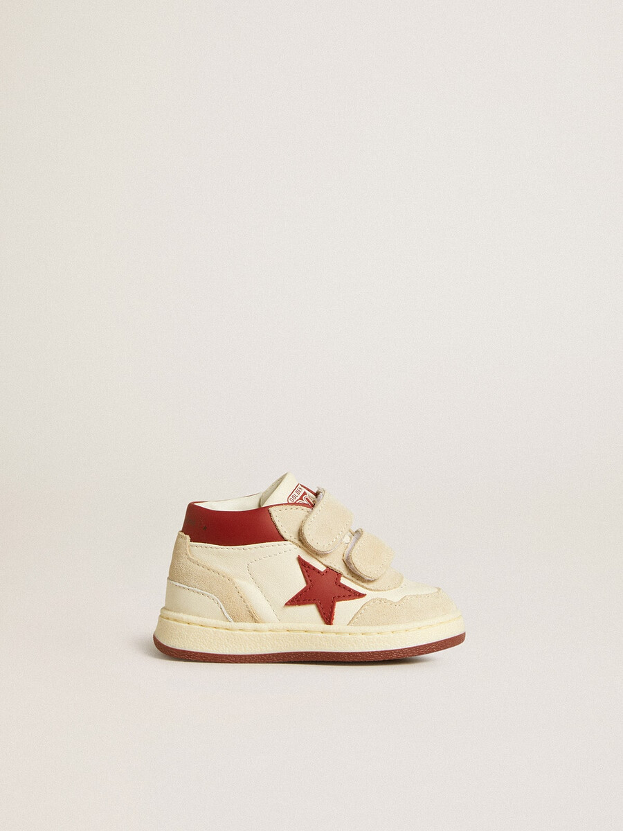 june junior em napa e camurça com estrela de couro vermelha e detalhe no calcanhar.