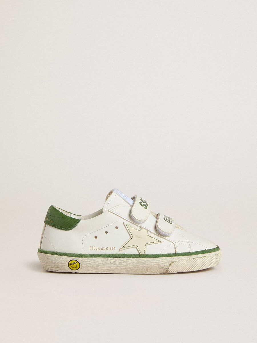 teen old school em couro branco com detalhe em napa verde no calcanhar e inserção verde