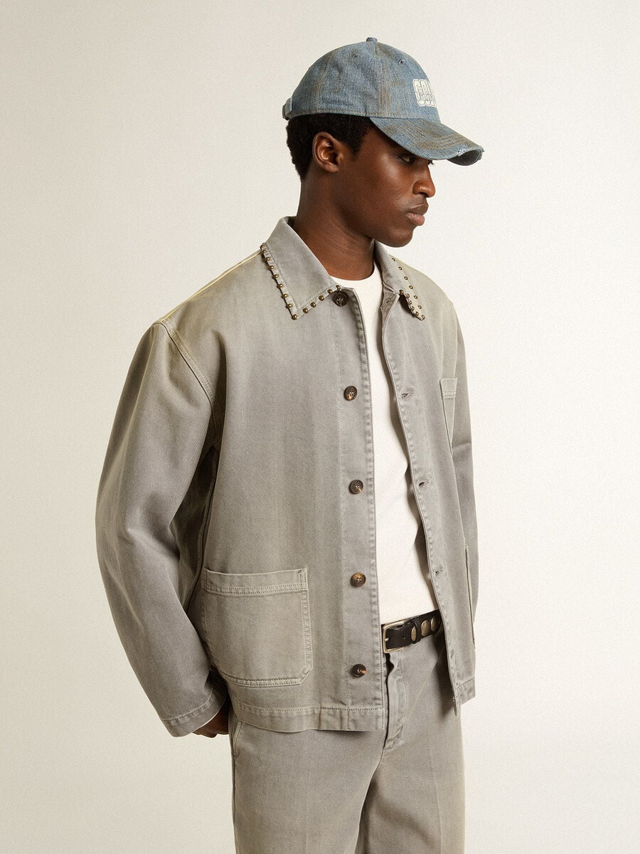 jaqueta jeans cinza masculina com tachas