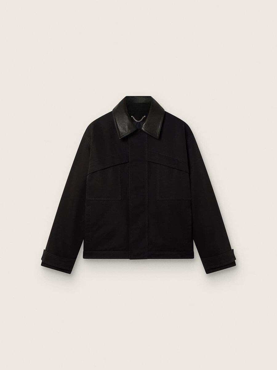 jaqueta curta acolchoada masculina em algodão preto com gola de couro.