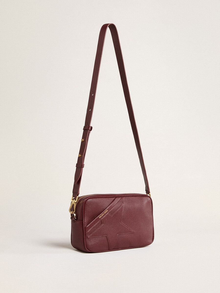 bolsa star em couro vermelho-vinho com estrela tom sobre tom