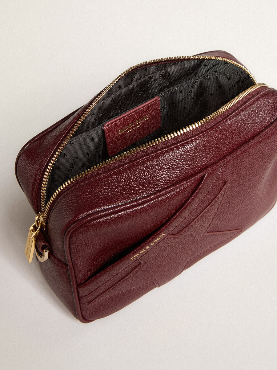 bolsa star em couro vermelho-vinho com estrela tom sobre tom