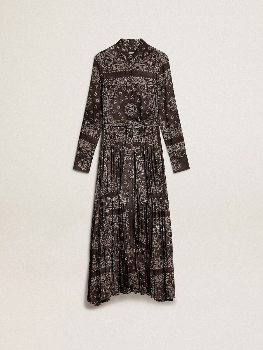 vestido camiseiro cinza-antracite com estampa paisley