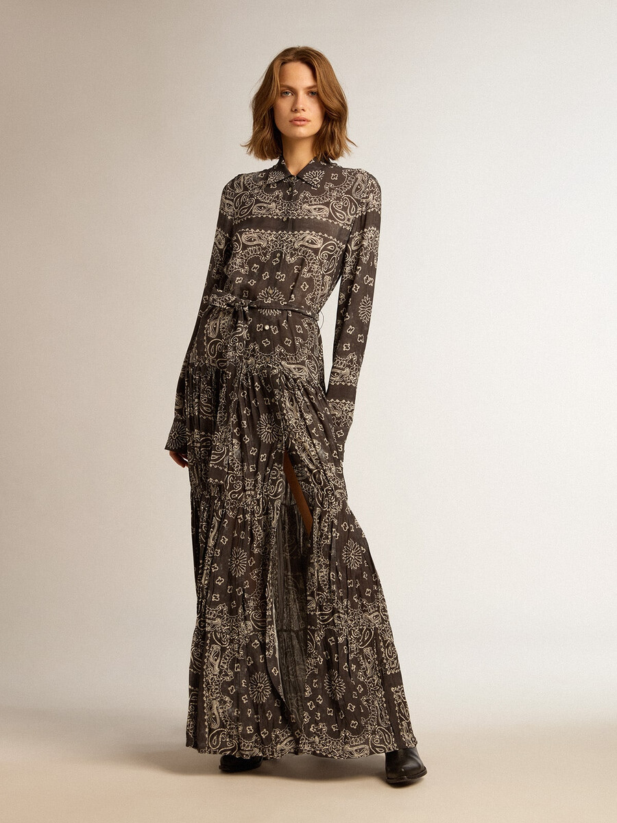 vestido camiseiro cinza-antracite com estampa paisley