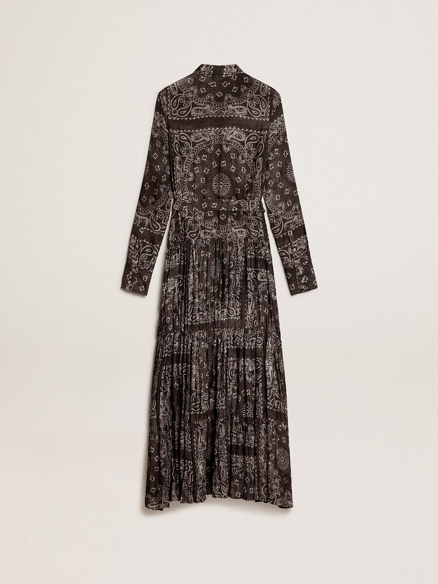 vestido camiseiro cinza-antracite com estampa paisley