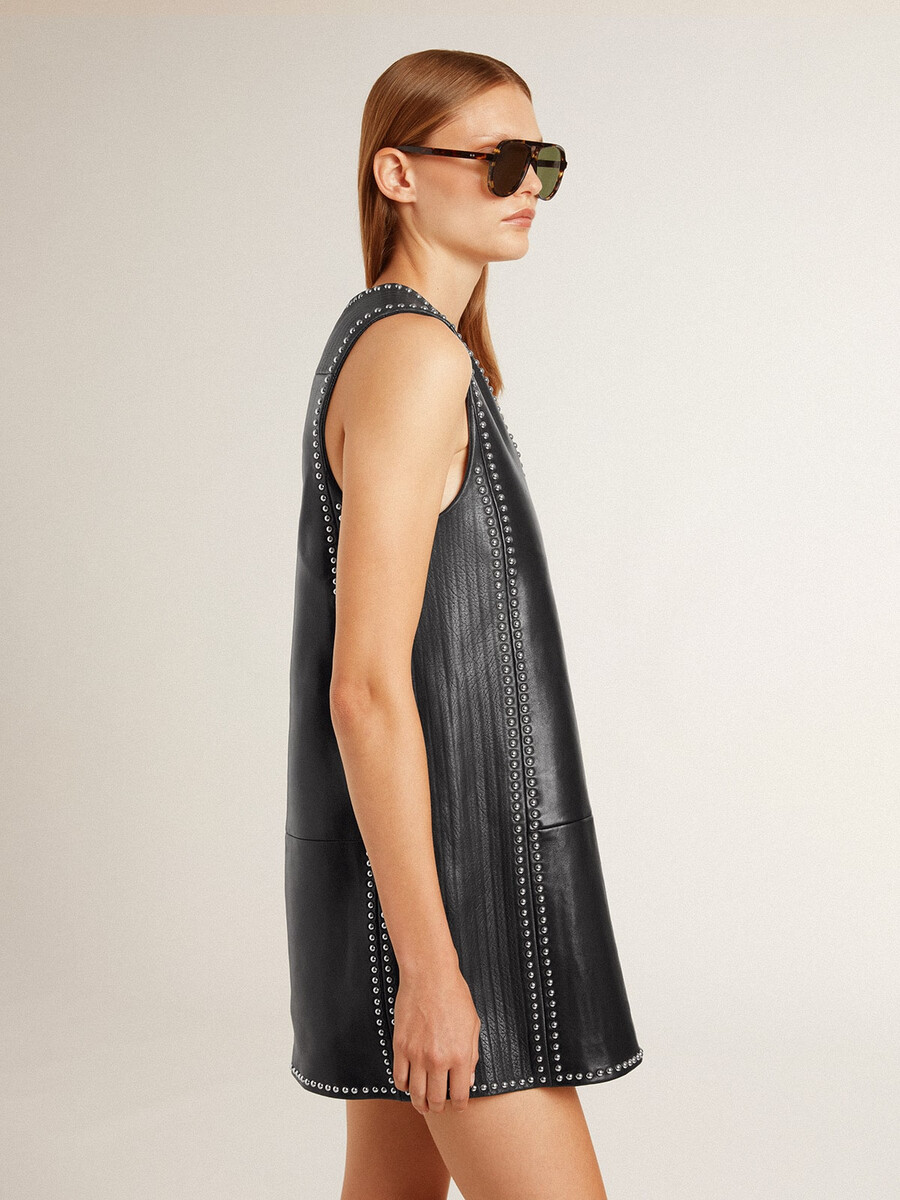 vestido feminino preto em couro napa com tachas.