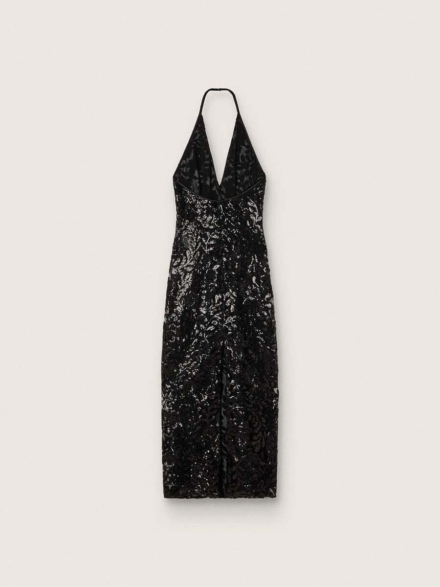 vestido longo feminino em tule com bordado floral em lantejoulas pretas.