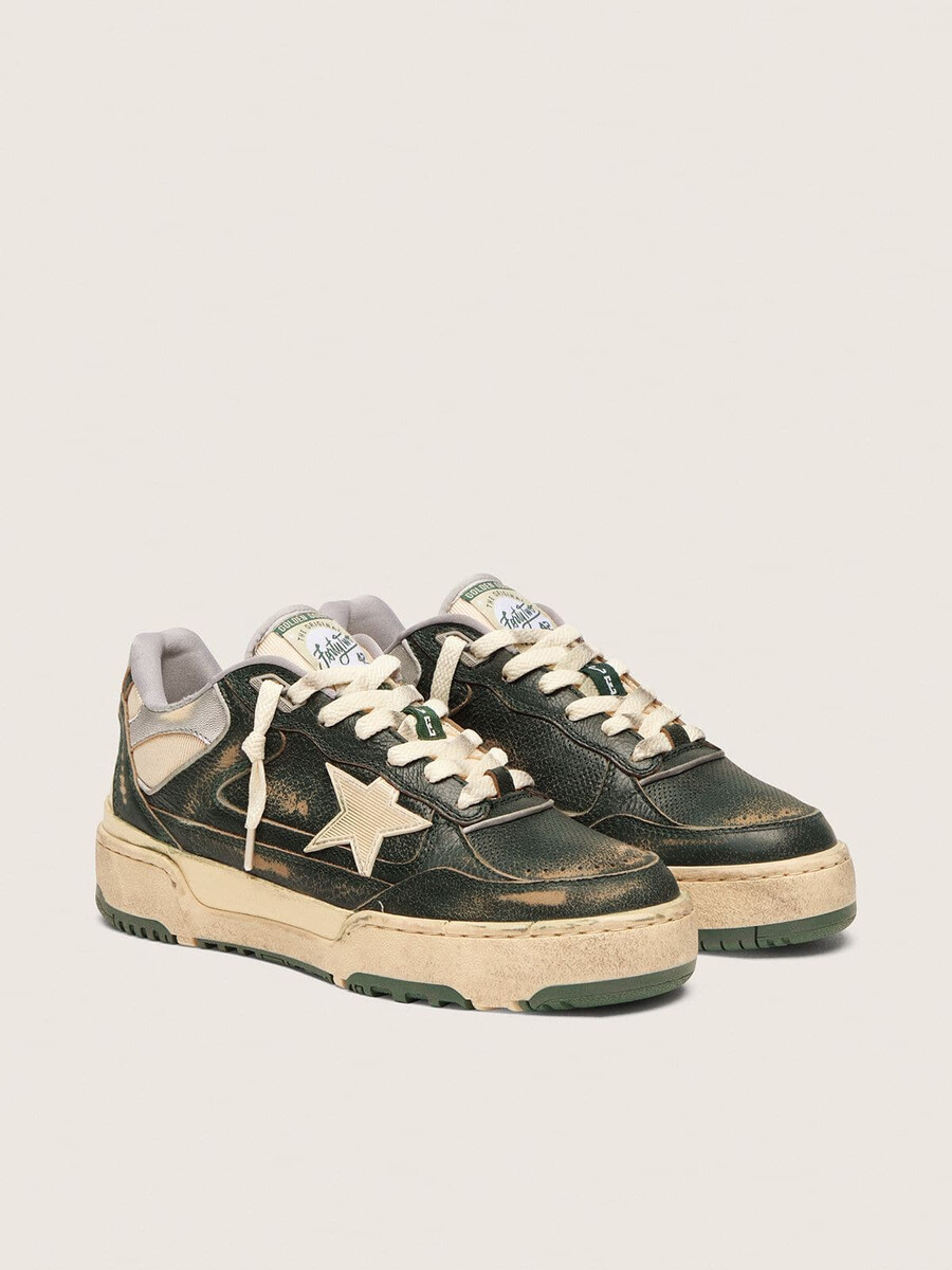 sapato feminino forty2 em couro verde e nylon creme com estrela em tpu e detalhe em couro prateado no calcanhar.