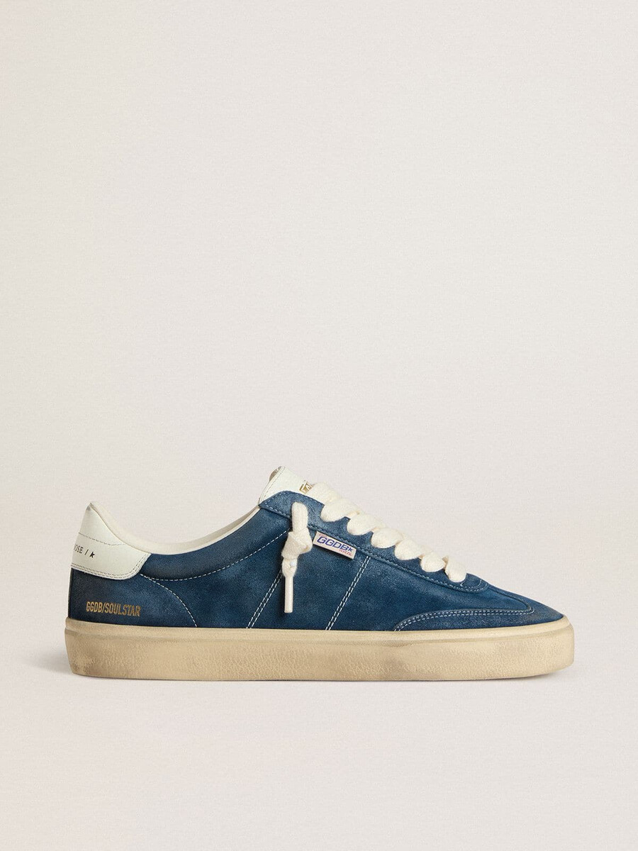 sapato masculino soul star em camurça azul com detalhe em couro branco no calcanhar.