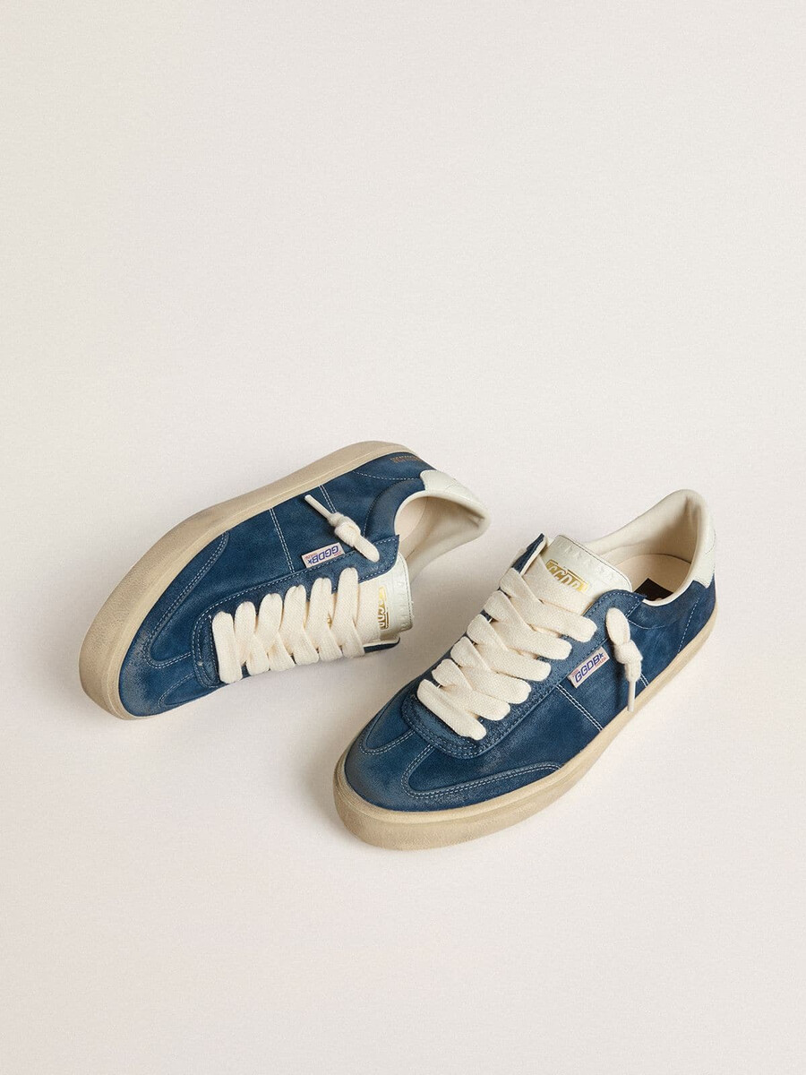sapato masculino soul star em camurça azul com detalhe em couro branco no calcanhar.