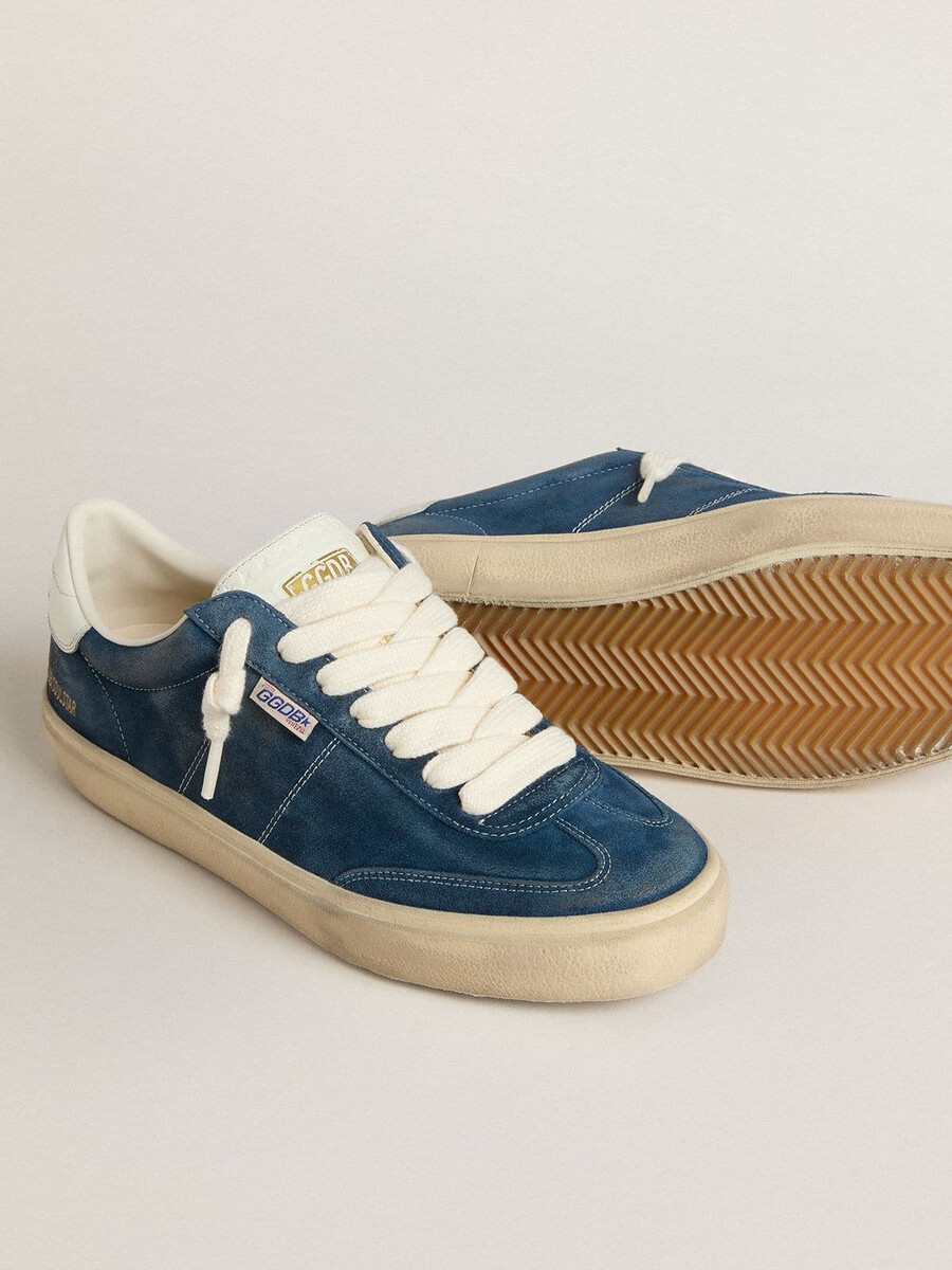sapato masculino soul star em camurça azul com detalhe em couro branco no calcanhar.