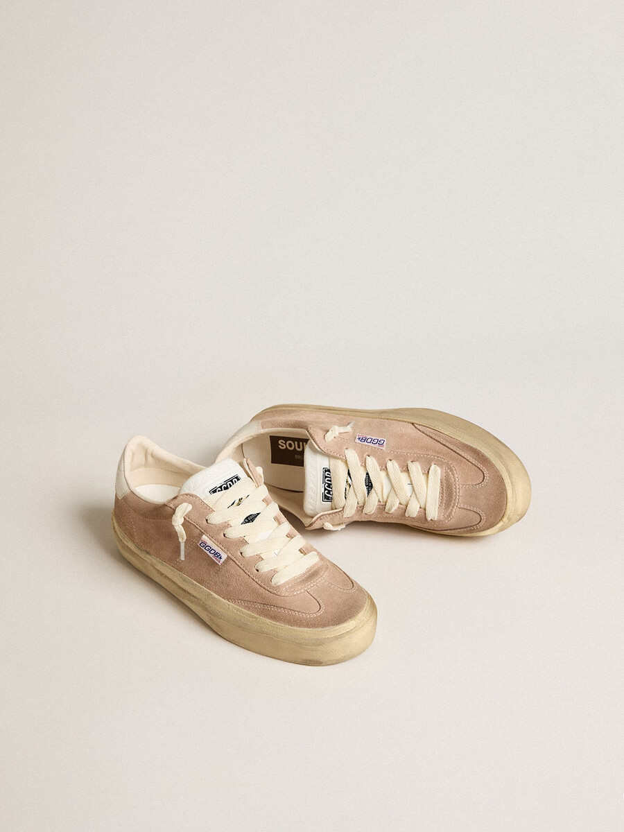 sapato feminino soul star em camurça rosa com detalhe em couro branco no calcanhar.