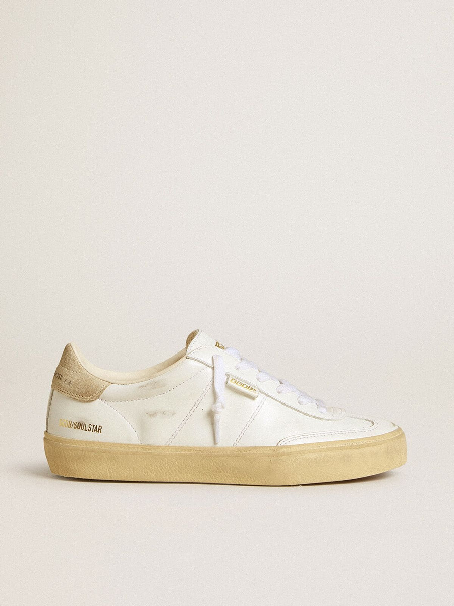 sapato feminino soul star em couro branco com detalhe em camurça bege no calcanhar.