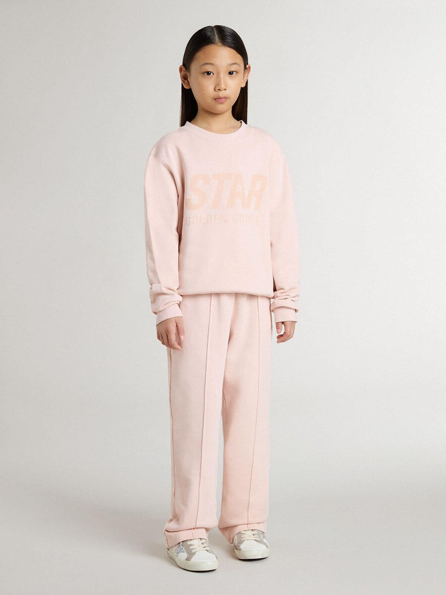 moletom rosa feminino com letras rosa na frente.