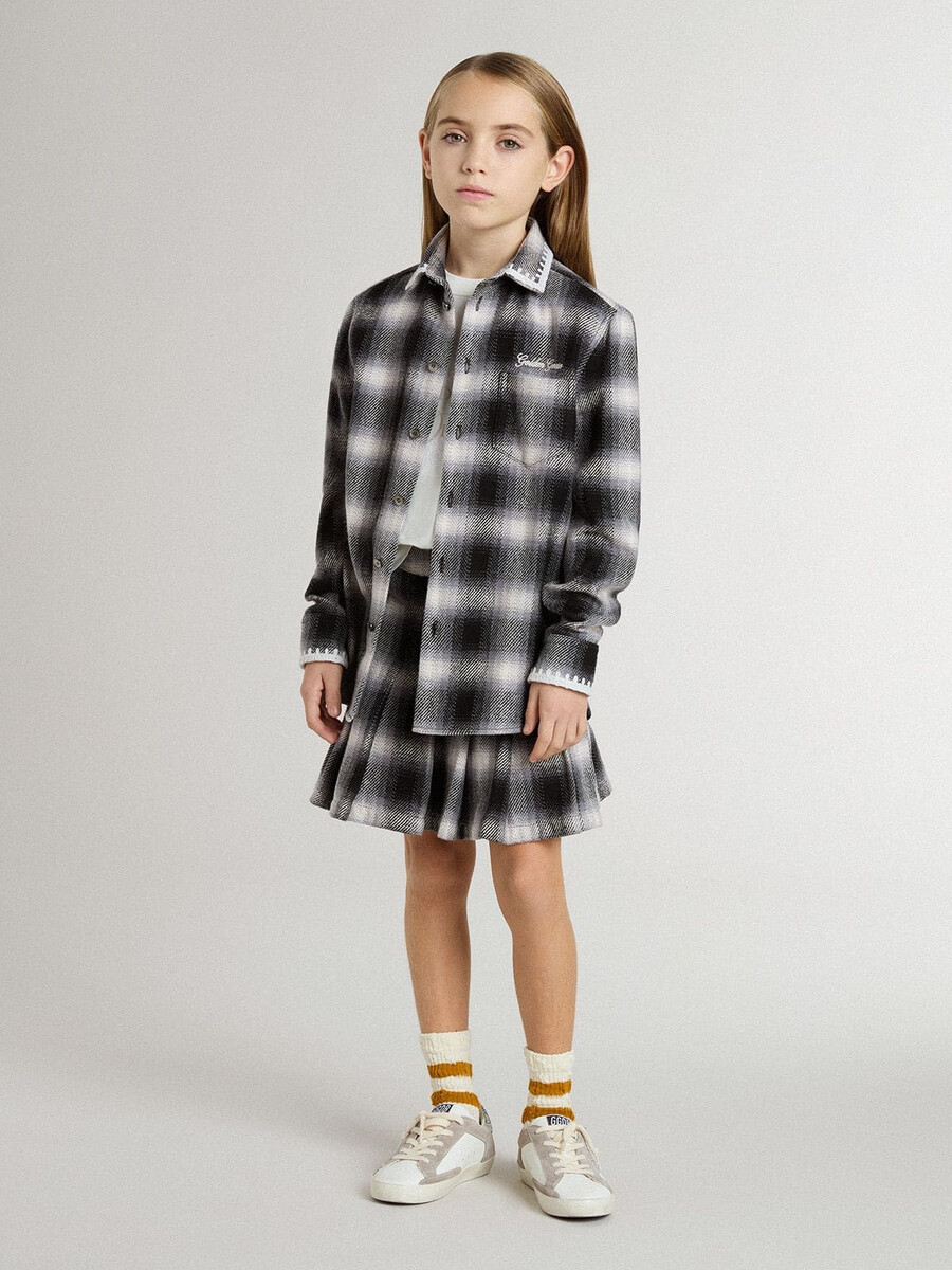 camisa infantil xadrez preta e branca com bordado branco