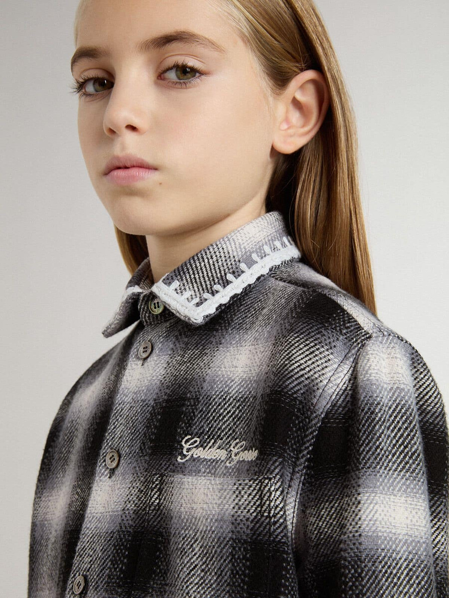 camisa infantil xadrez preta e branca com bordado branco