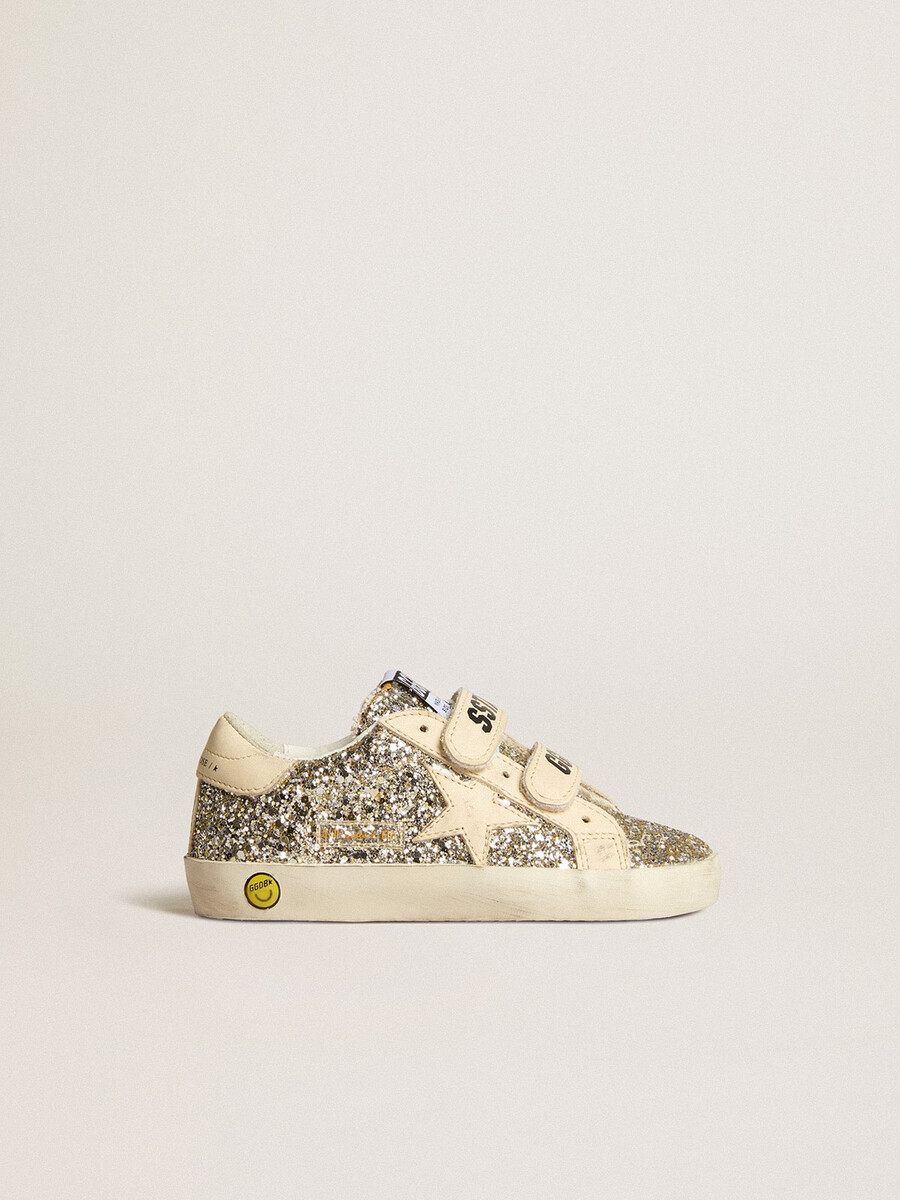old school junior em glitter platinado com estrela de couro e detalhe no calcanhar.
